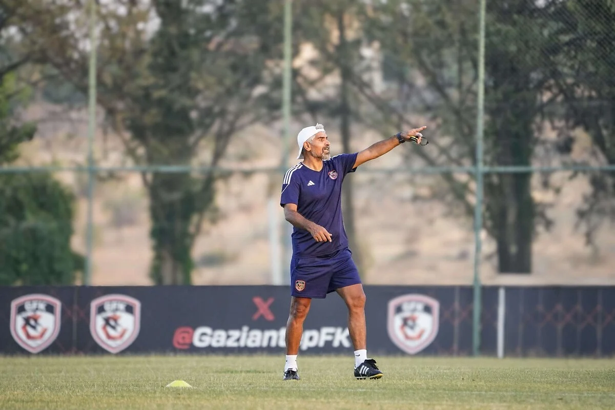 Süper Lig'de 2025-2026 sezonunda görevinden ayrılan teknik direktörler - Kare 2