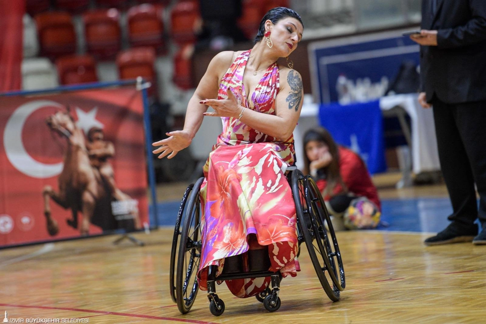 İzmir'de engelleri dansla kaldırdılar