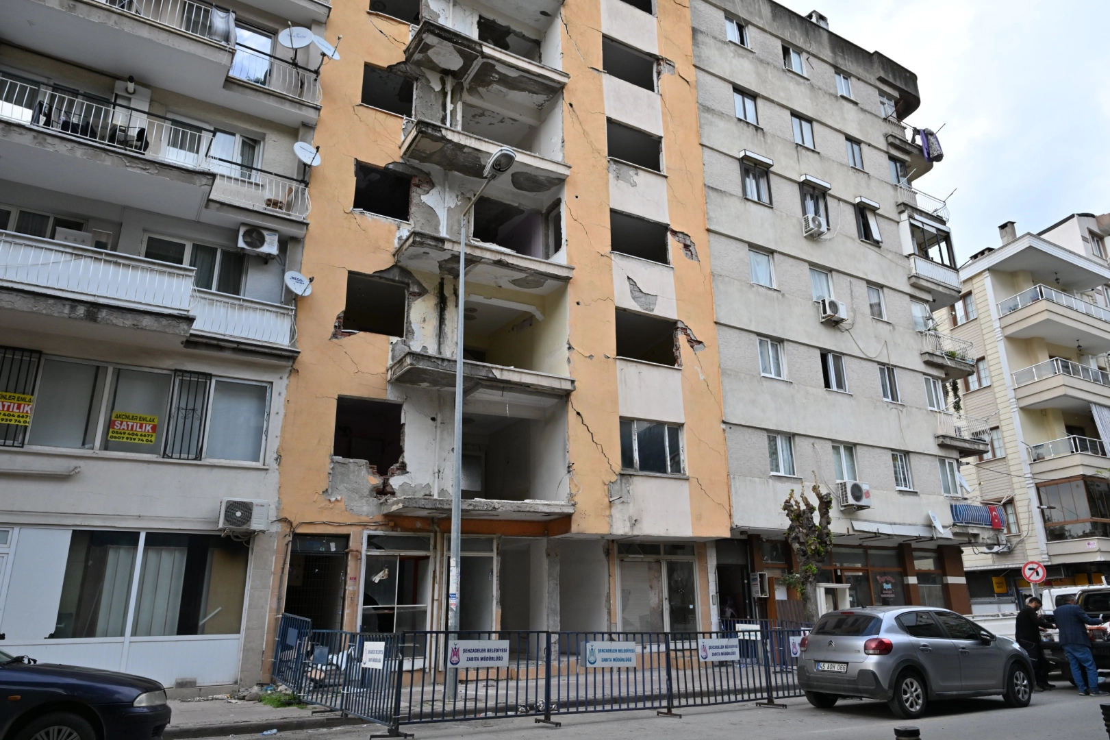 Manisa Şehzadeler'de riskli bina için harekete geçildi