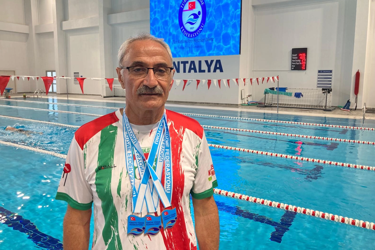 Bostanlısporlu Ateş’ten yüzmede 1'i altın, 5 madalya