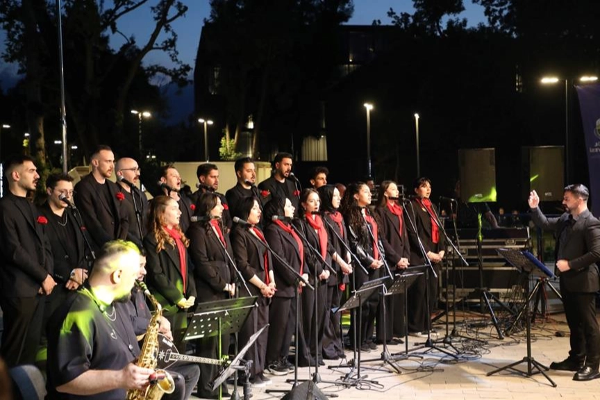 Bursa İnegöl'de sahne gençlerin