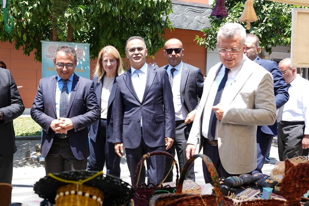 İzmir’de “Hayat Boyu Öğrenme Haftası” coşkuyla kutlanıyor