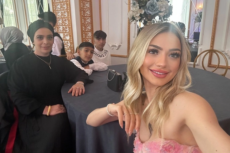 Nevide Çiçek’ten aile saadetli mezuniyet çıkarması