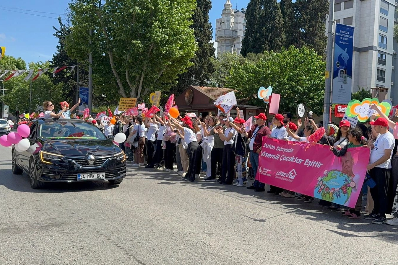 Kahraman çocuklar 5 ülkede umut yayıyor