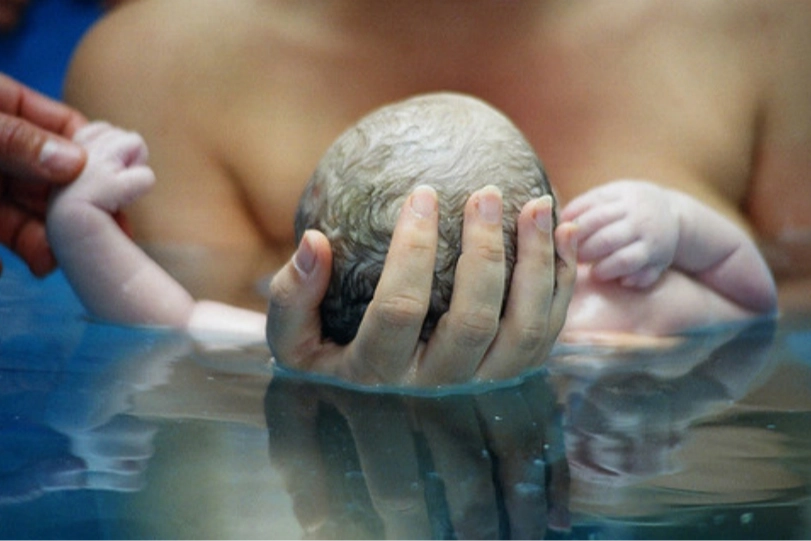 Suda doğum giderek yaygınlaşıyor... Suda doğumla ilgili merak edilenler