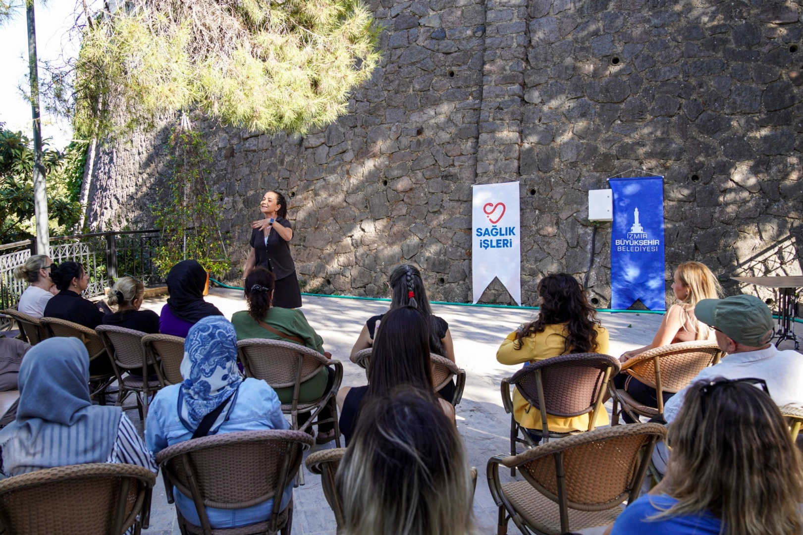 İzmir’de “Bizim Mahalle Sohbetleri” başladı