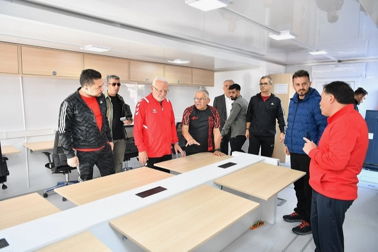 Kayseri Büyükşehir Mobil Dijital Gençlik Merkezi görücüye çıktı