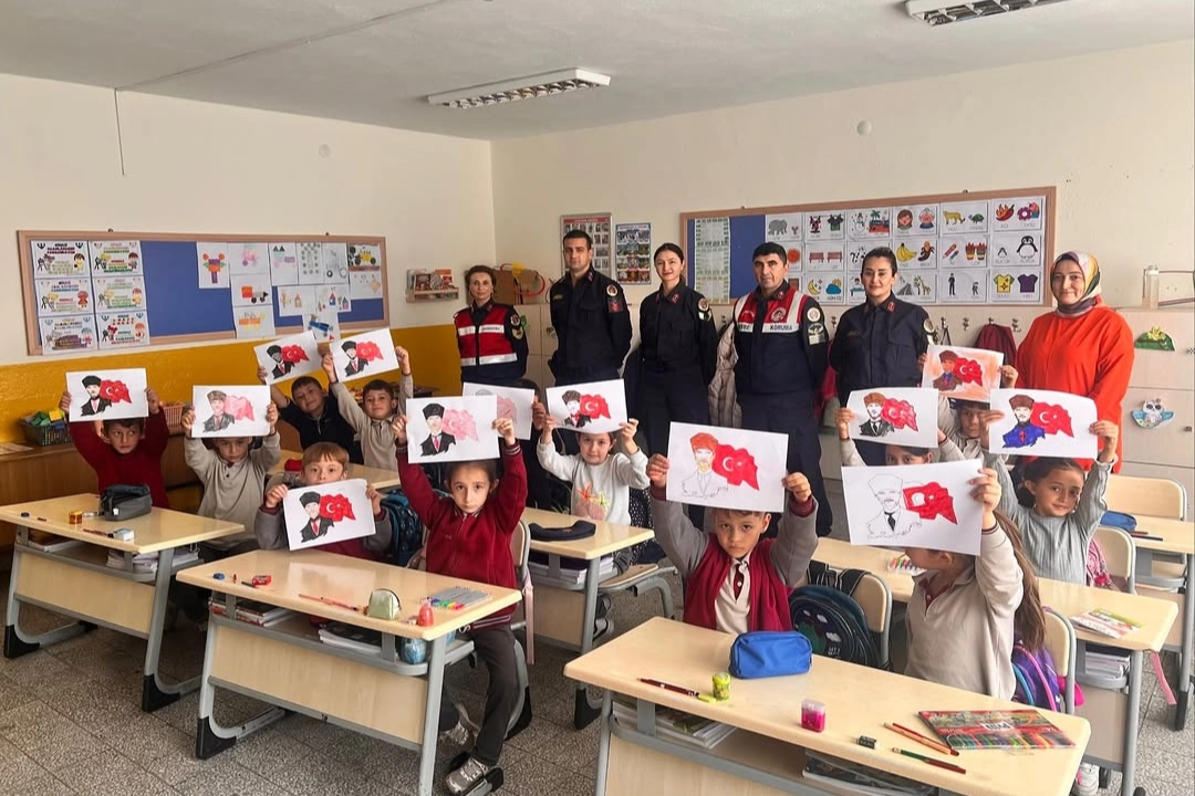 Bilecik Jandarma'dan miniklere güvenlik ve trafik eğitimi