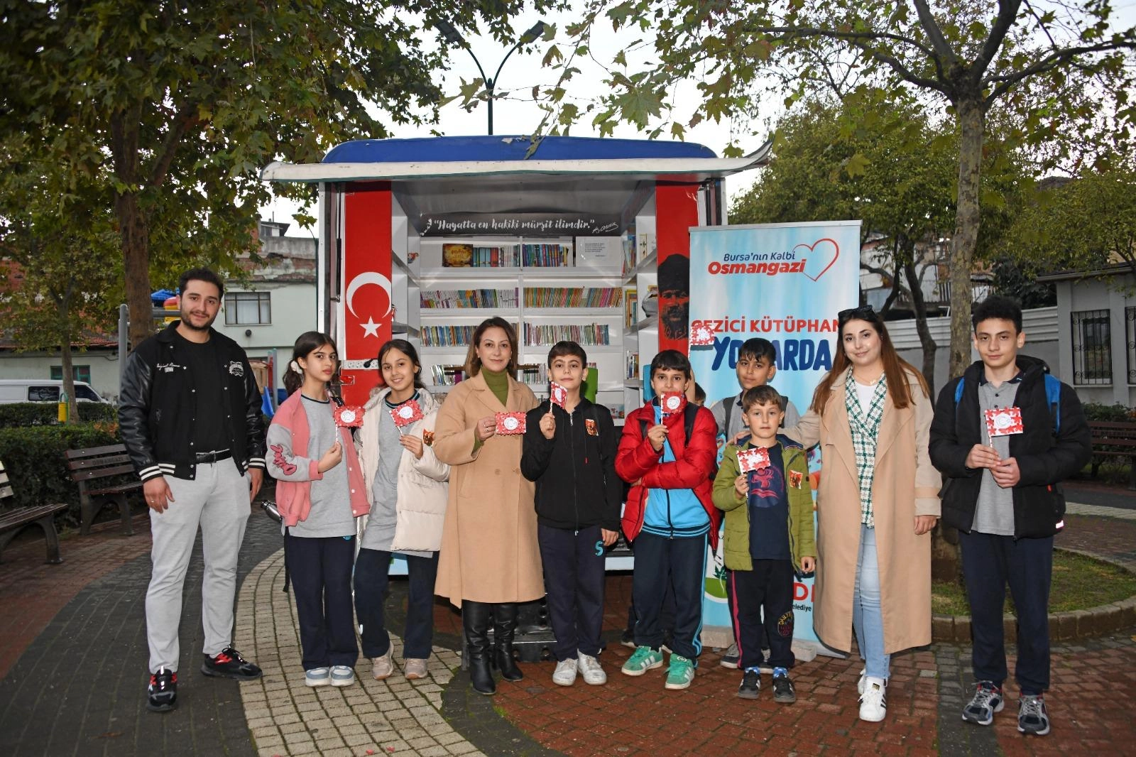 Bursa'da 'Gezici Kütüphane' Cumhuriyet coşkusunu mahallelere taşıdı
