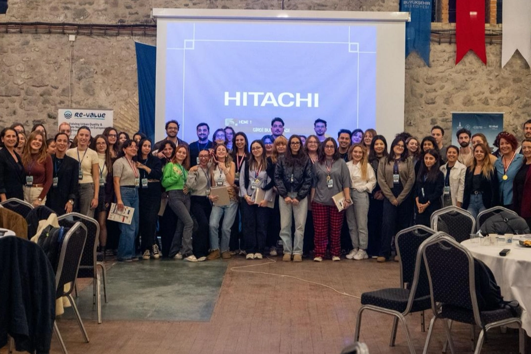 İzmir'de genç tasarımcılar doğadan ilhamla tasarladı